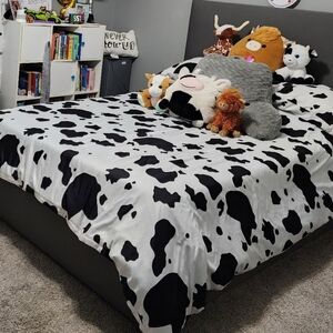 Full Size Cow Print Duvet And Shams